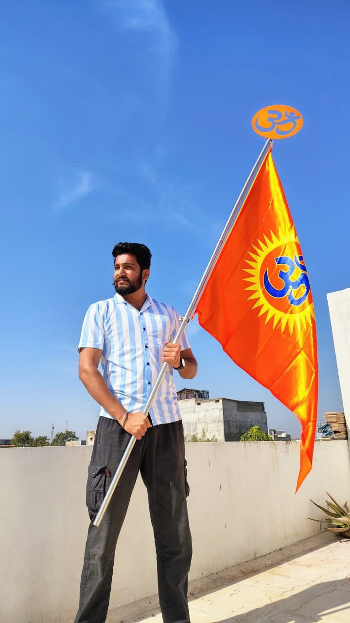 हमारे सम्मानीय भगवा धारी